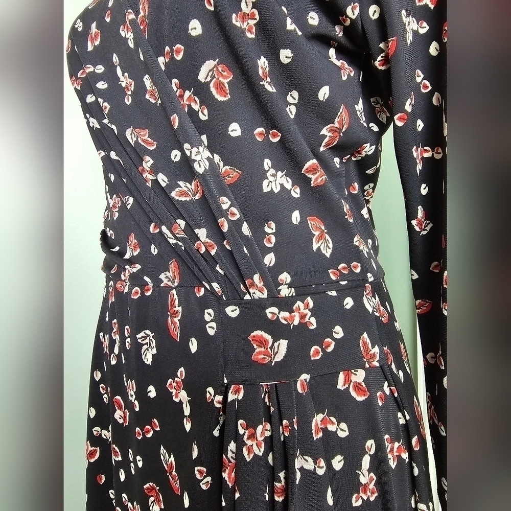 NWOT Hail3y:23 Midi Wrap Dress MEDIUM Black & Red Floral - Picture 4 of 8